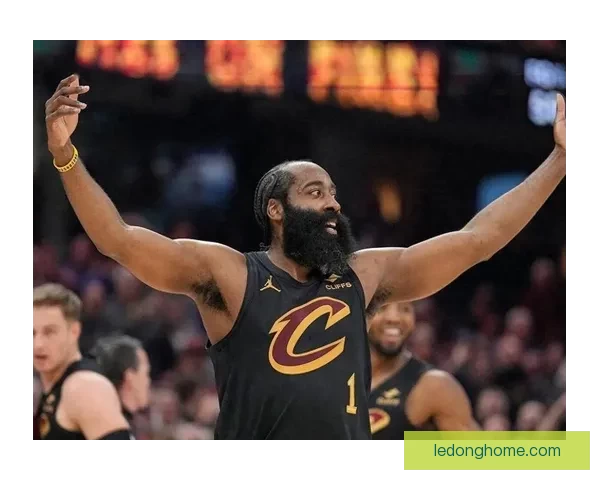 斯特鲁斯手感火热今夜投篮如有神助获哈登盛赞巨大肯定与荣幸时刻